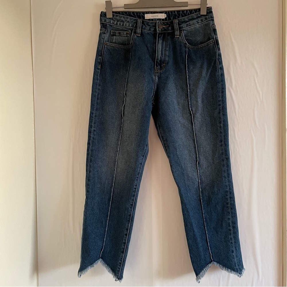 Hidden Blue Jeans High Rise V Hems Size 28